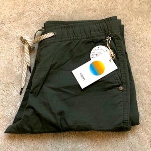 Vuori Women’s Ripstop Pants — Army (green)